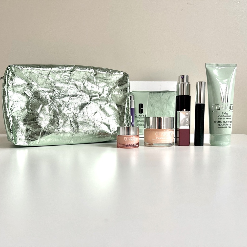 Clinique Gift Set and Make Up Bag